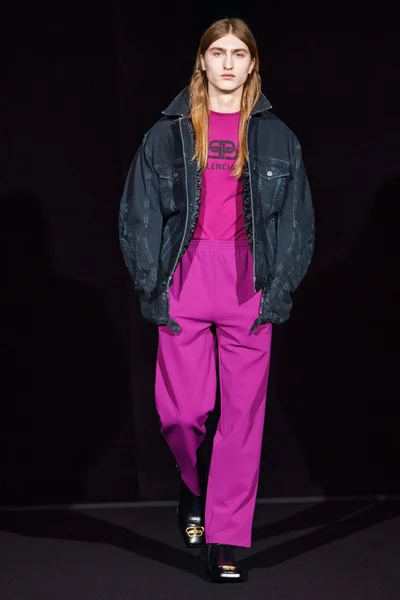 Look 50